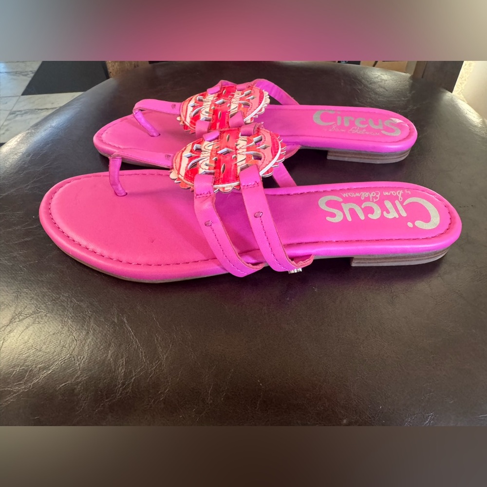 Circus by Sam Edelman Cherri Thong Sandal 8.5 Hot Pink Medallion Barbie Dopamine